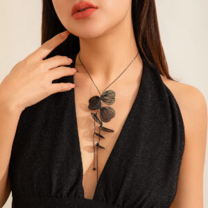 Y2K Ginkgo Leaf Tassel Choker Necklace – Adjustable Vintage Sweet & Cool Statement Jewelry